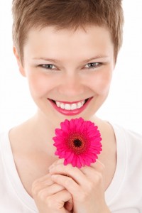 smiling_woman_with_a_flower_198726